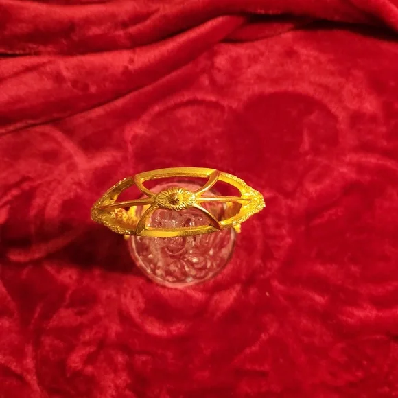 bride and groom statue - Picture 2 of 5